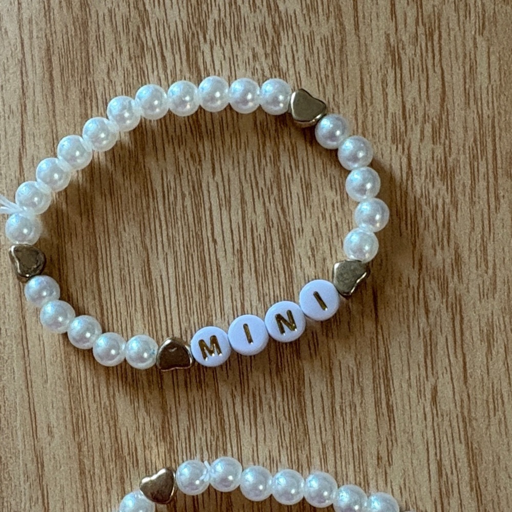Gold and Pearl 'MAMA' Necklace - Picture 4 of 4